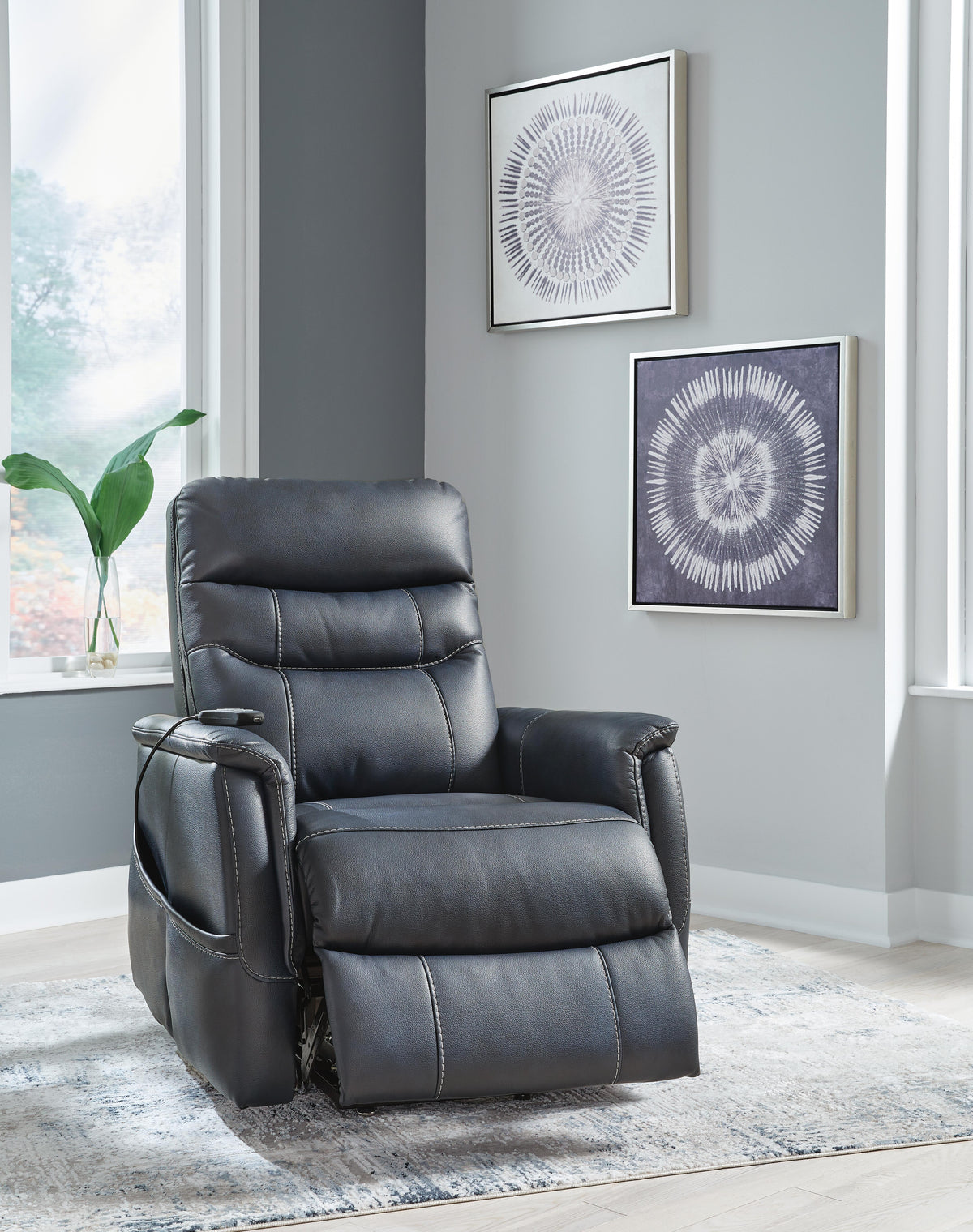 Strawbill Power Lift Recliner