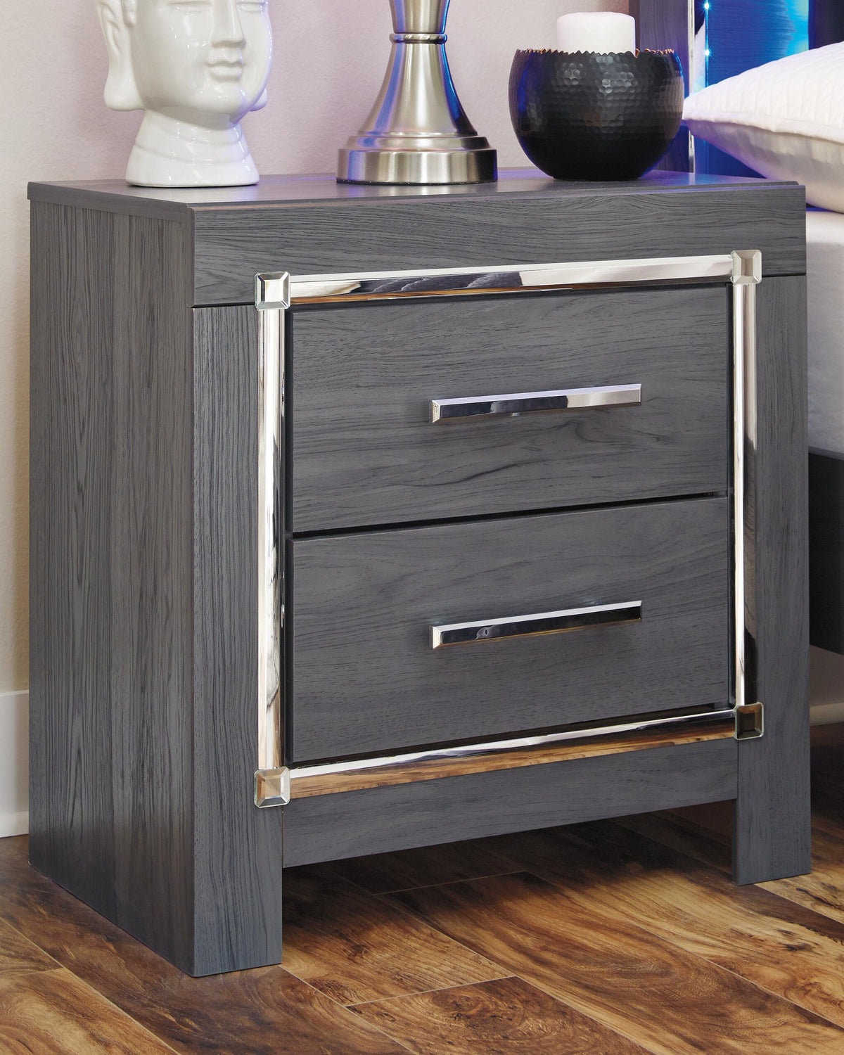 Lodanna Full Storage Bed, Dresser, Mirror and 2 Nightstands