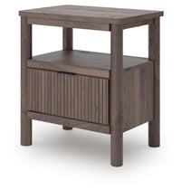 Pamytta Queen Panel Bed, Dresser, Mirror and Nightstand