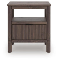 Pamytta Queen Panel Bed, Dresser, Mirror and Nightstand