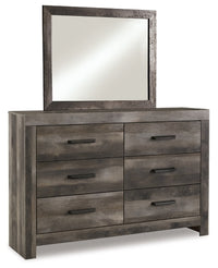 Wynnlow Queen Crossbuck Panel Bed, Dresser and Mirror