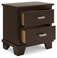 Covetown California King Panel Bed and 2 Nightstands