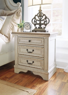 Realyn King Panel Bed, Dresser, Mirror, Chest and Nightstand