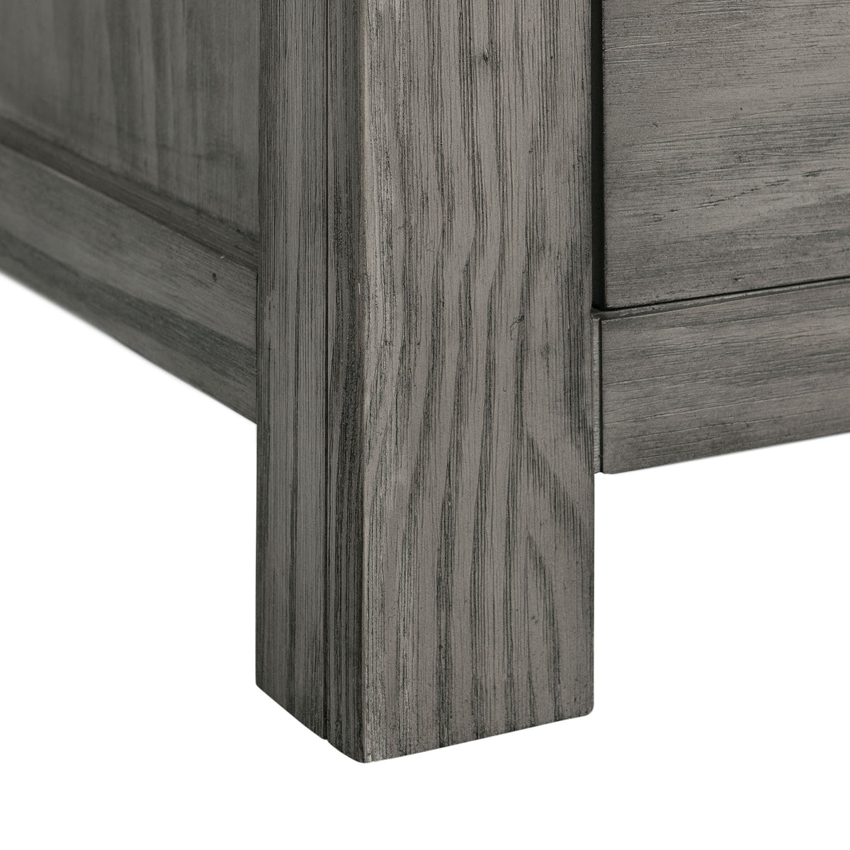 Wade Queen 4PC Bedroom Set with 2 Nightstands & Dresser