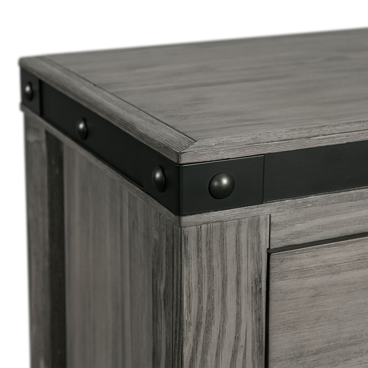 Wade Queen 4PC Bedroom Set with 2 Nightstands & Dresser