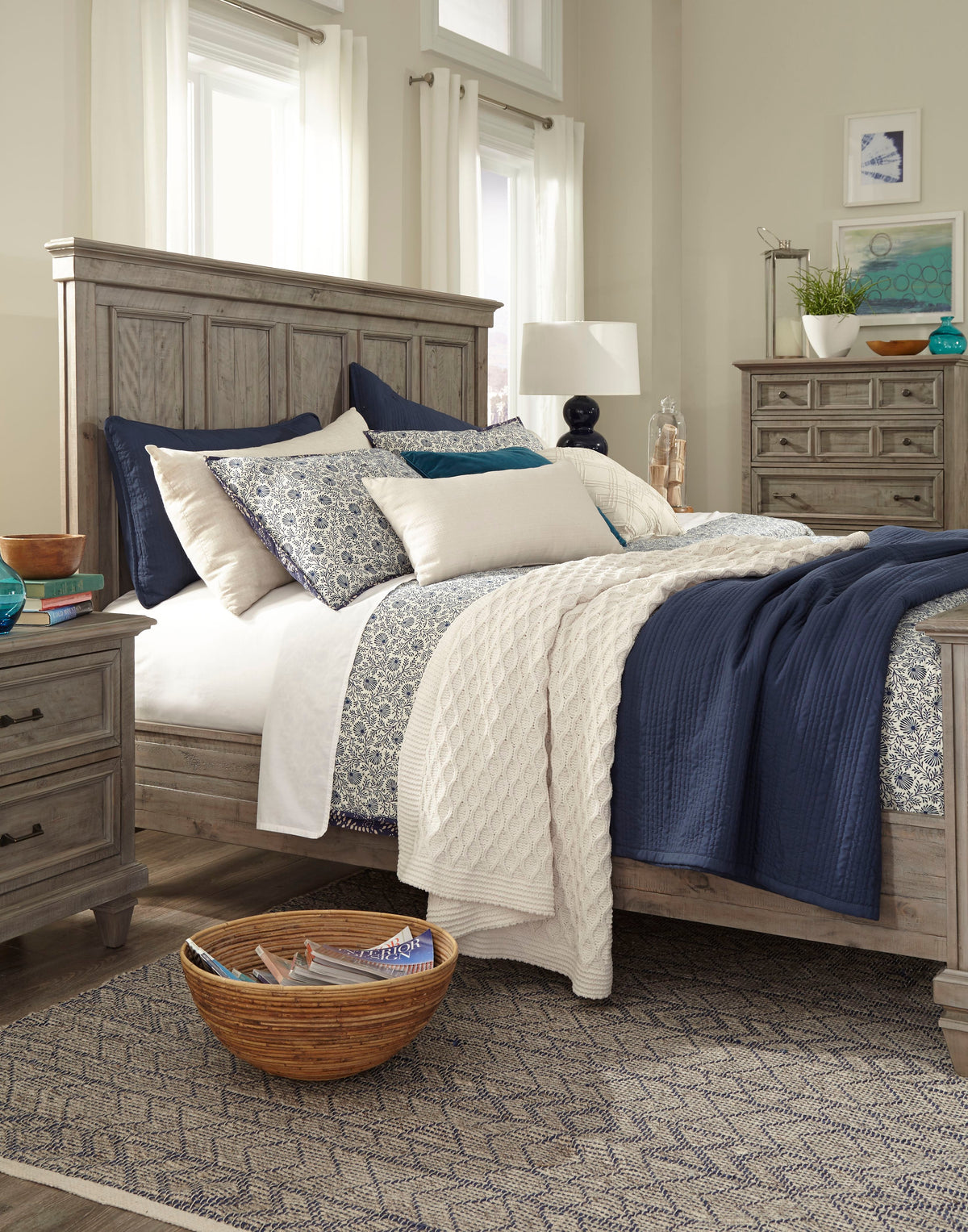 Magnussen Home Lancaster Dovetail Grey Queen Panel Bed With 2 Nighstands