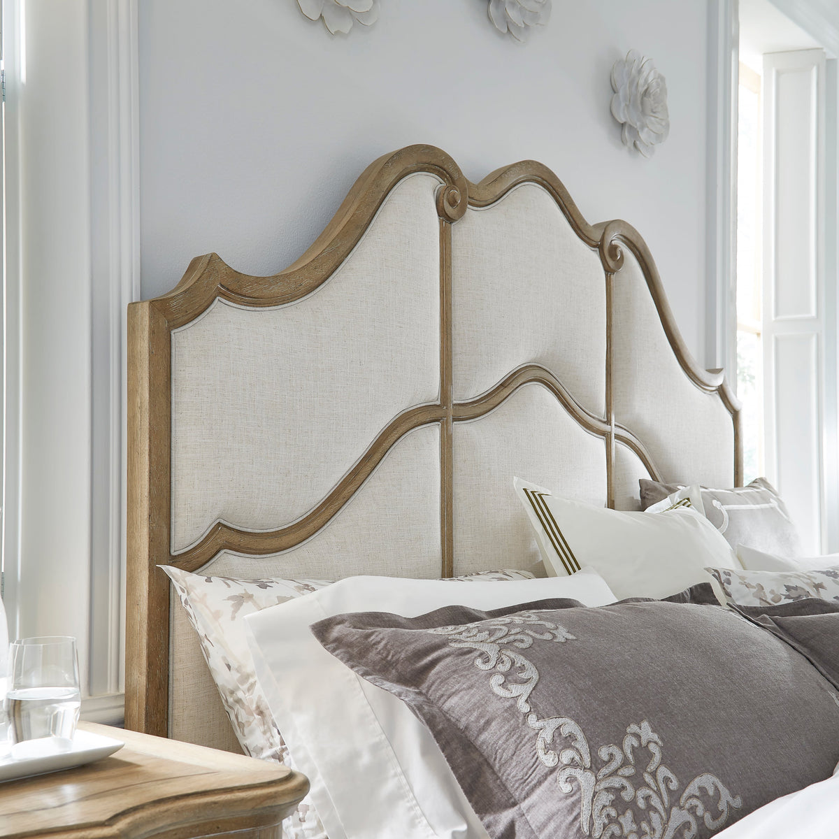 Pulaski Weston Hills Flax Seed Queen Upholstered Bed