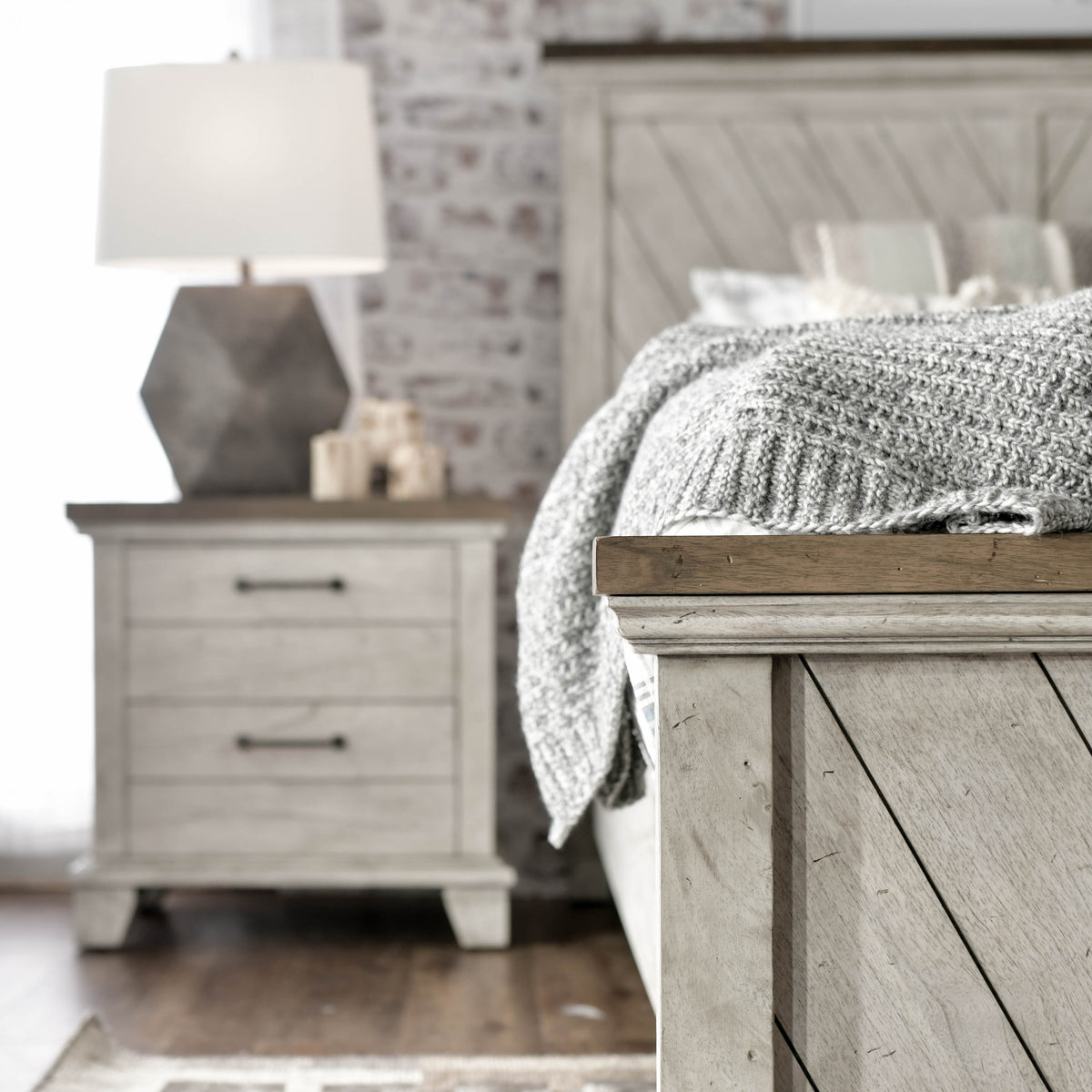 Bear Creek 5pc Queen Bed SetECOM